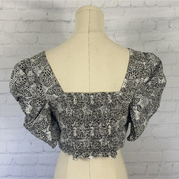 ⭐ 3/$15 Milk & Honey M White & Black Butterfly Print Puff Sleeve Crop Corset Top - Picture 5 of 7